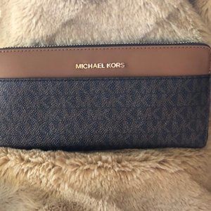 Michael Kors Mercer Wallet - NEW